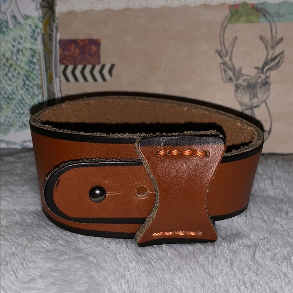 Plunder leather cuff
